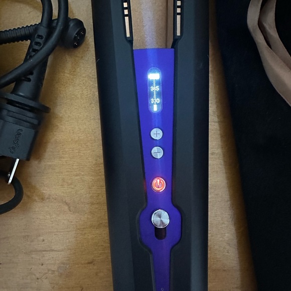Dyson Corrale Straightener - Picture 2 of 6